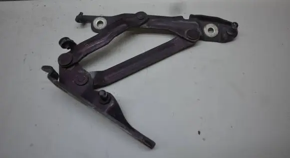 Mazda 3 I Tailgate/trunk/boot hinge