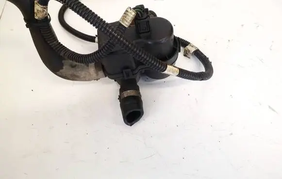 Engine coolant pipe/hose