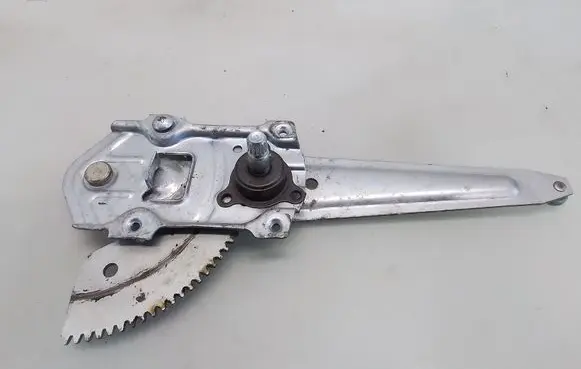 Rear door manual window regulator