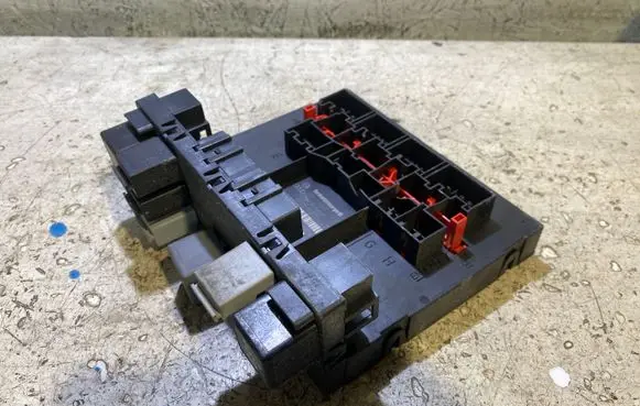 Volkswagen Golf V Comfort/convenience module 3C8937049D F005V00744 H54S2602