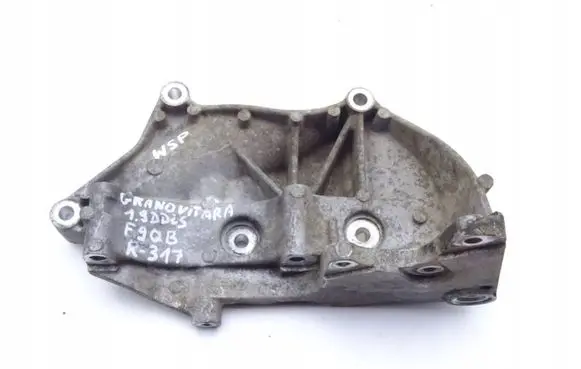 Suzuki Grand Vitara II Power steering pump mounting bracket SUZUKI_GRAND_VITARA_II_1.9_DDiS_ŁAPA_WSPOMAGANIA
