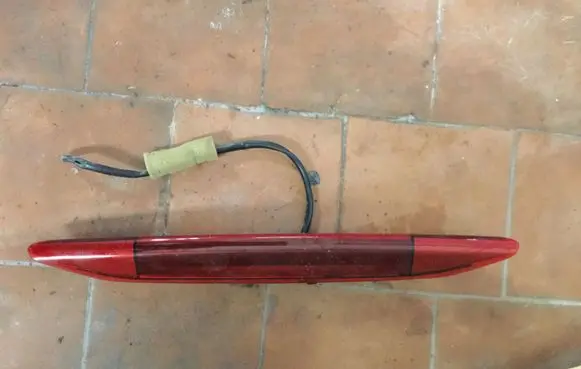 Subaru Outback Third/center stoplight