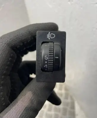 Toyota Avensis T220 Headlight level height control switch