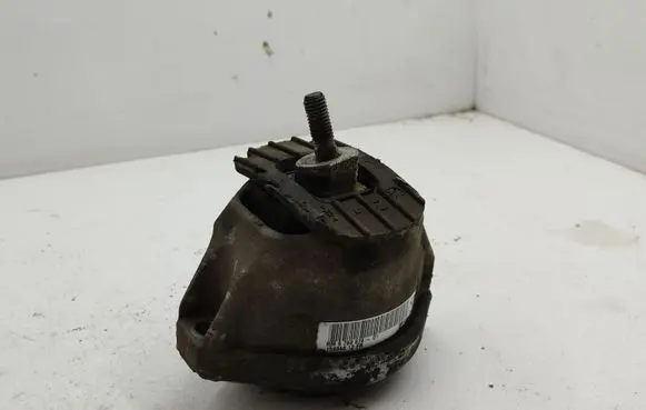 BMW 5 E60 E61 Engine mount bracket 6769874