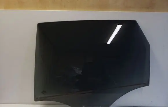 Rear door window glass