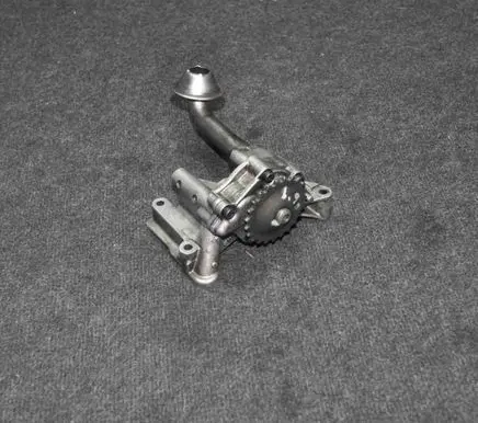 Audi A4 S4 B6 8E 8H Oil pump 