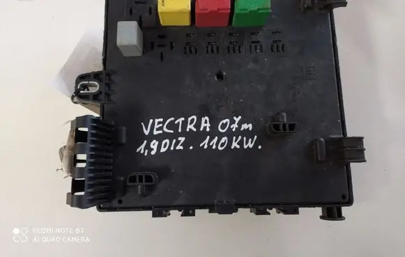 Opel Vectra C Fuse module 13205779 519167001 03086370