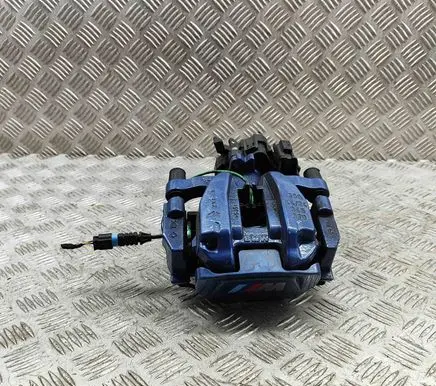 BMW 5 G60 Rear brake caliper 8842984