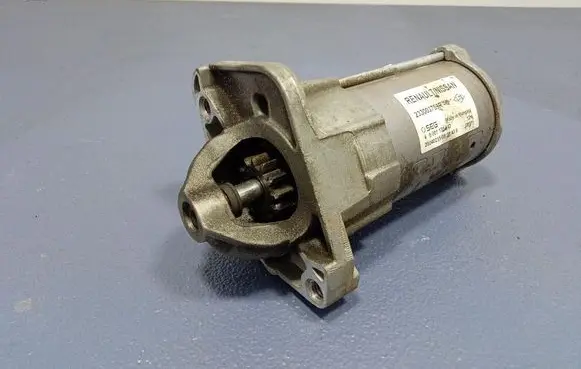 Chevrolet Express Starter motor 233003759R