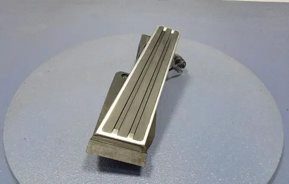 Accelerator throttle pedal