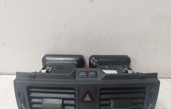 Mercedes-Benz C W204 Dash center air vent grill A2048307454