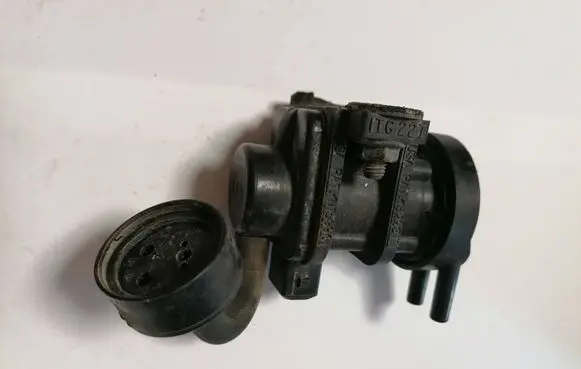 Volvo S40, V40 Turbo solenoid valve 1522371