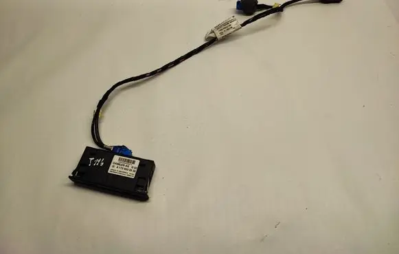 Mercedes-Benz E A207 USB socket connector A1728202826