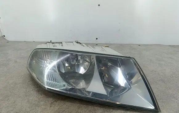 Skoda Octavia Mk2 (1Z) Headlight/headlamp 