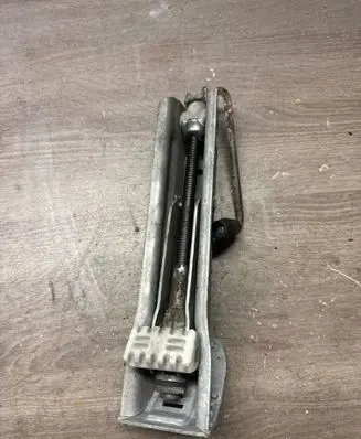 Mercedes-Benz E W211 Lift Jack A2115830415