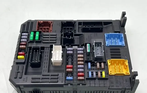 Toyota Proace Fuse module 9819855080 28550090 3321743940