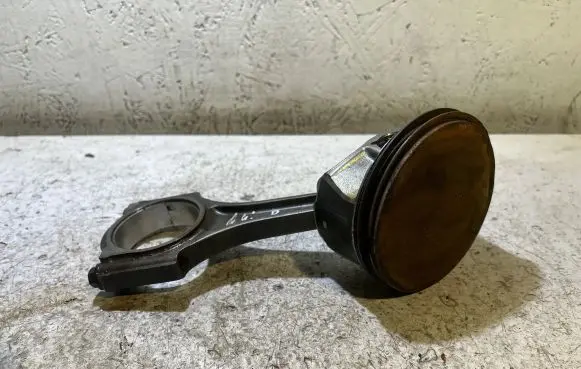 Dodge Challenger Piston with connecting rod
