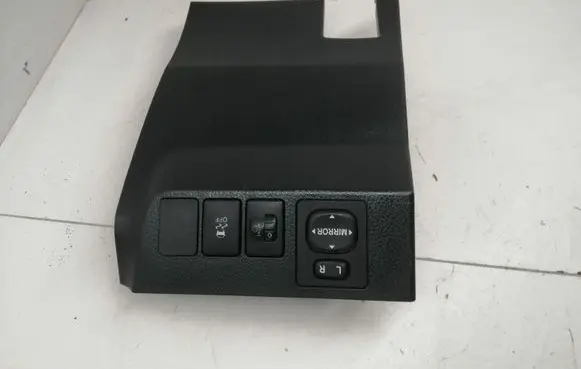 Toyota RAV 4 (XA40) Mirror switch trim 5554542040