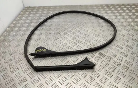 Mercedes-Benz CLA C117 X117 W117 Rubber seal front coupe door window 