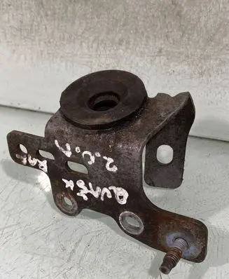 Nissan Qashqai Radiator mount bracket