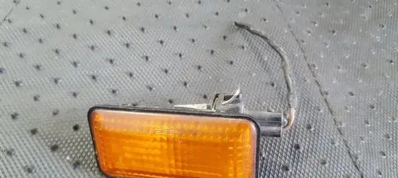 Volkswagen Golf III Front fender indicator light 1H0949117A