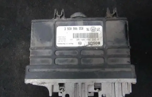 Volkswagen Golf III Engine control unit/module 0261203304 032906026E