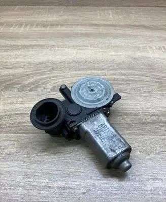 Toyota Corolla Verso E121 Front door window regulator motor 8572052110 0620401860
