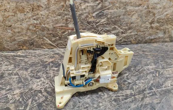 KIA Optima Gear selector 467004C300