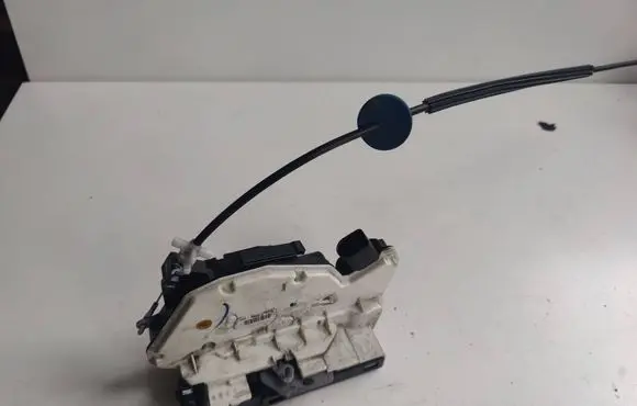 Volkswagen Scirocco Front door lock 