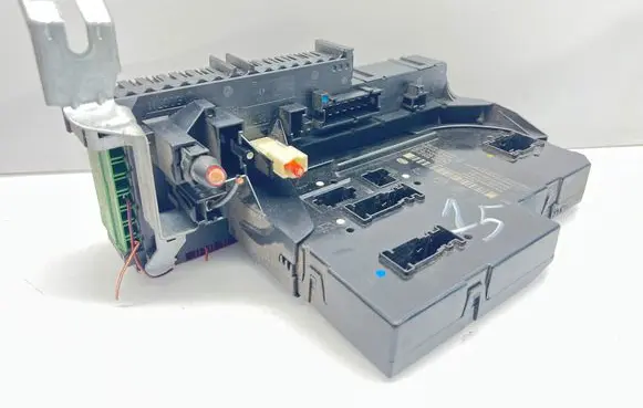 Mercedes-Benz C W204 Fuse module 2049060105 5DK00922589 2049019602