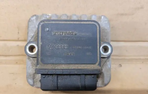 Volkswagen Jetta I Ignition amplifier control unit 191905351B