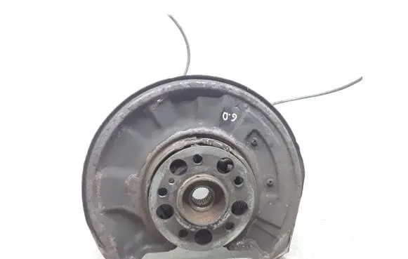 Rear wheel hub spindle/knuckle