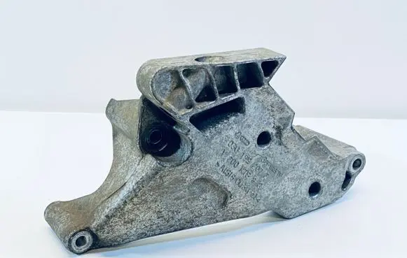 Volkswagen PASSAT B6 Engine mounting bracket 03G199207F