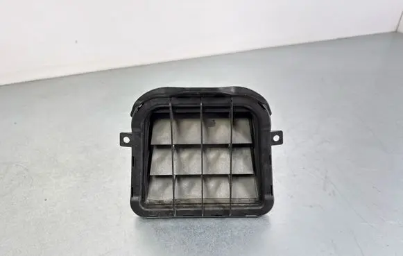 Porsche Macan (95B) Quarter panel pressure vent 8K0819161C