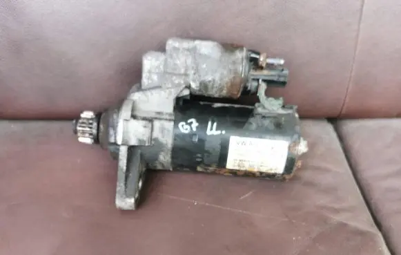 Volkswagen PASSAT B7 Starter motor