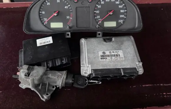 Volkswagen PASSAT B5 Engine ECU kit and lock set 4B0905851A 038906018P 3B1919860C