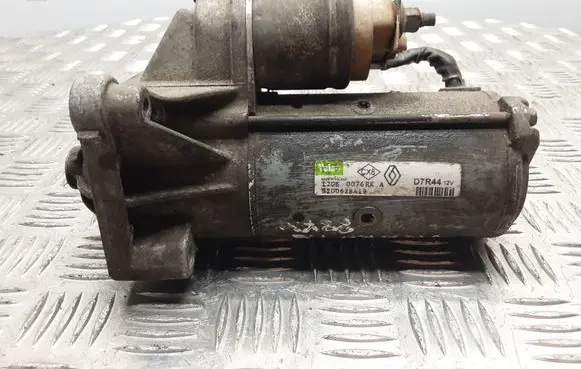 Opel Vivaro Starter motor D7R44