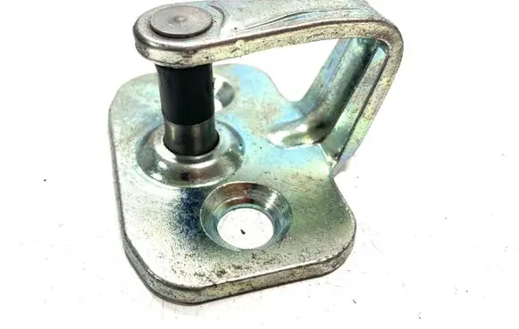 Opel Antara Front door lock loop/hook striker 7D27