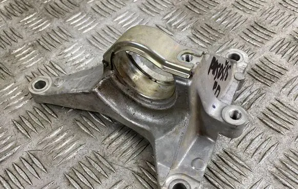 Nissan X-Trail T33 Driveshaft support bearing bracket 