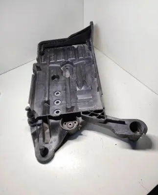 Volkswagen PASSAT B8 Battery tray 5Q0915321H 5Q0915331J