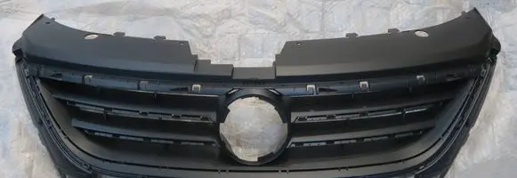 Volkswagen PASSAT CC Front bumper upper radiator grill 3C8853651QGRU
