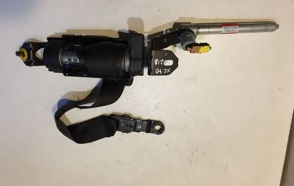 Volvo XC70 Front seatbelt