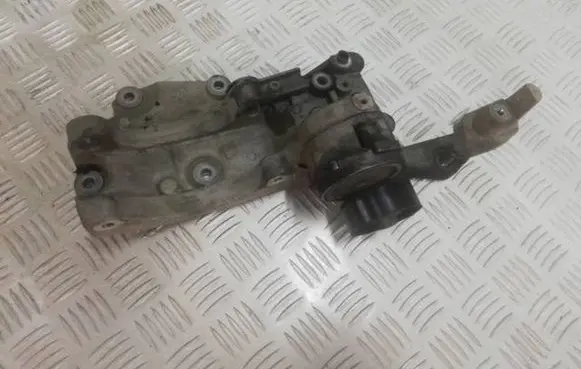 Peugeot 208 Engine mounting bracket