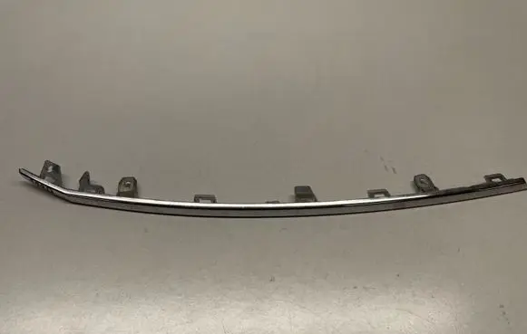 Front bumper splitter molding