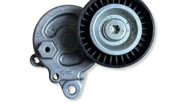 Subaru Forester SK Generator/alternator belt tensioner 