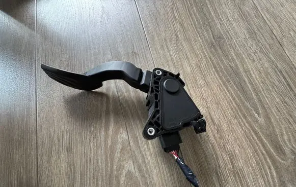 Nissan Ariya Accelerator throttle pedal 180025MR0B