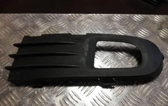 Volvo V50 Front bumper lower grill 30655884