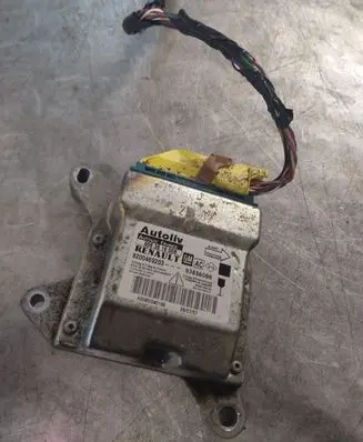 Renault Trafic II (X83) Airbag control unit/module 8200469203