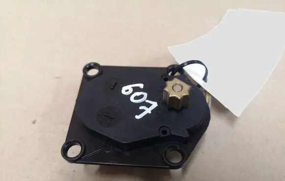 Peugeot 607 Air flap motor/actuator 657102J