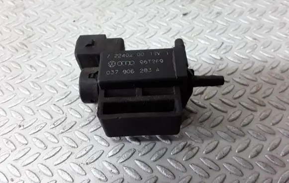 Volkswagen Golf IV Vacuum valve 037906283A
